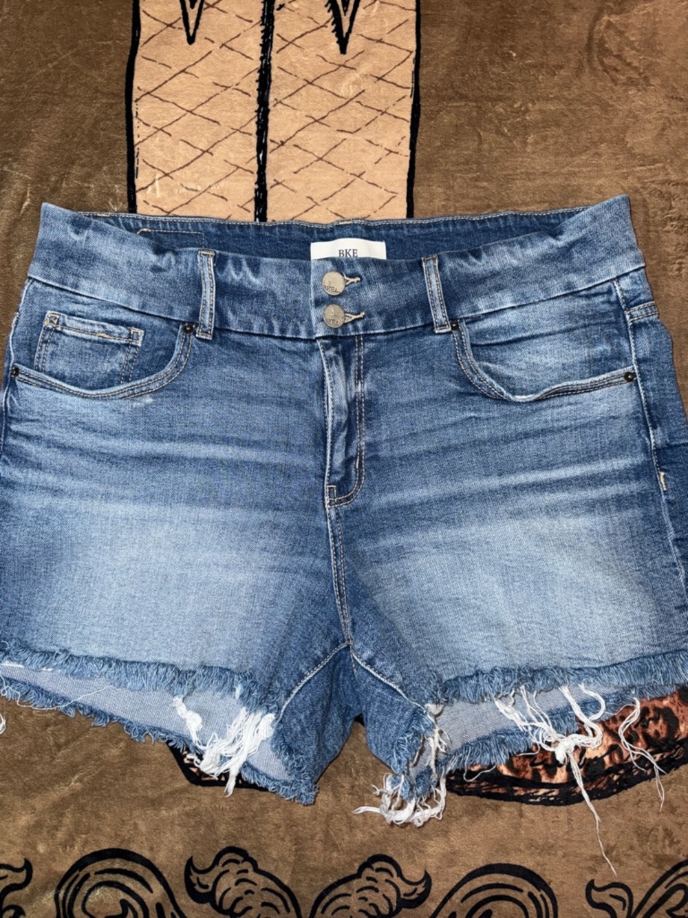 NWOT BKE Payton Blue Denim Frayed Hem Shorts Waist 32